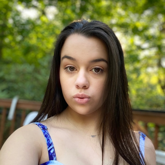 Meet your Posher, Elissa - Picture 1 of 1